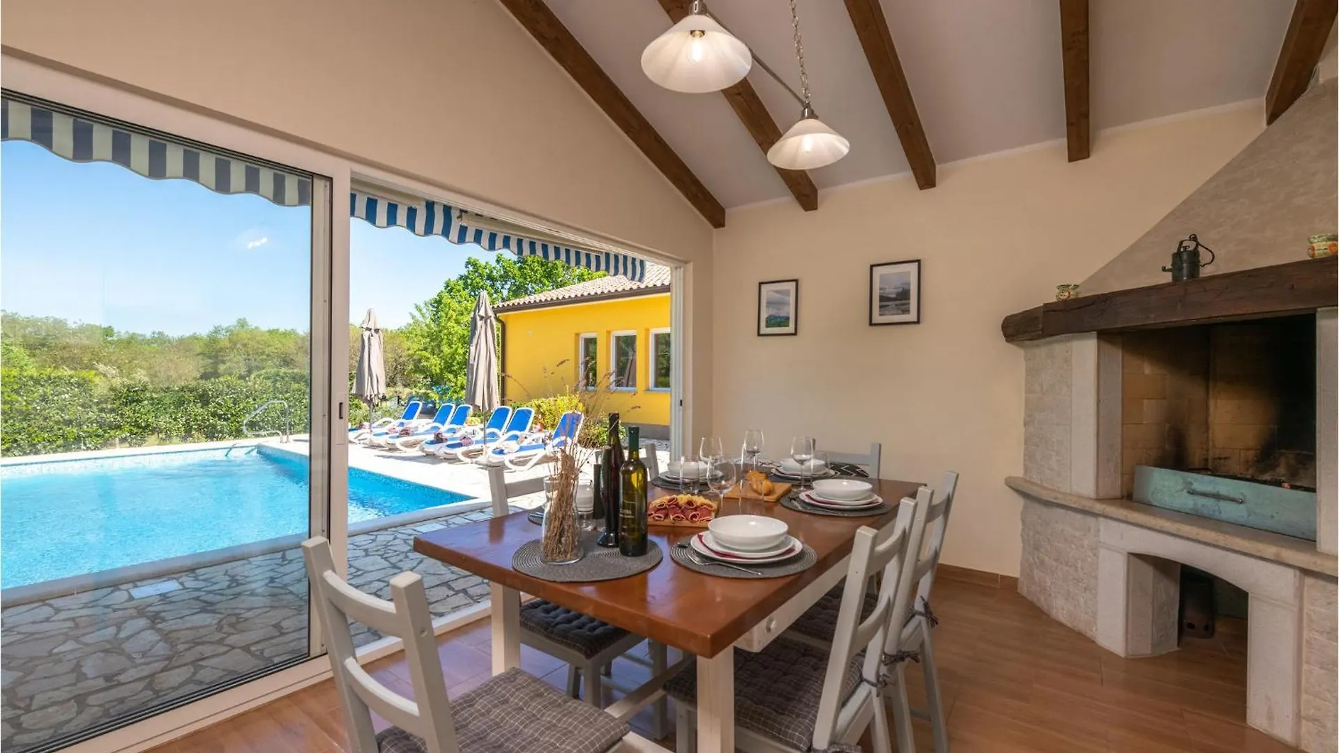 Semesterbostad 3 Bedroom Amazing Home In Strmac