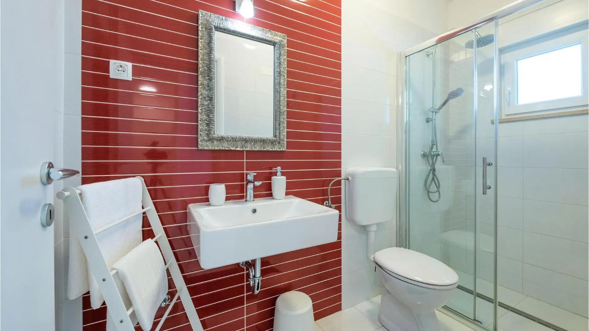 3 Bedroom Amazing Home In Strmac